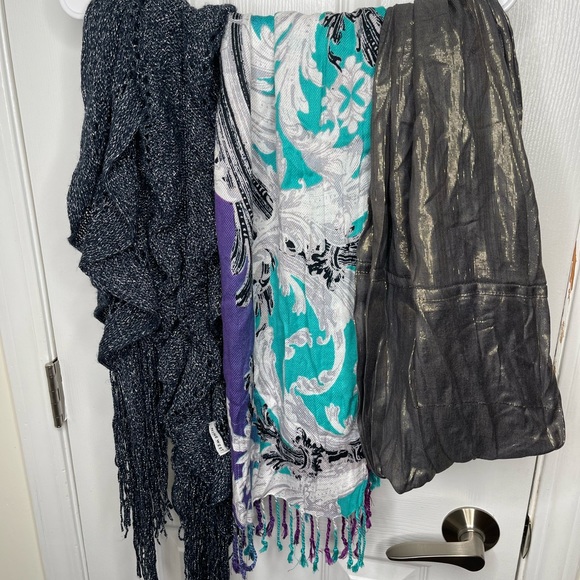 Women’s Scarf Bundle - Picture 1 of 11